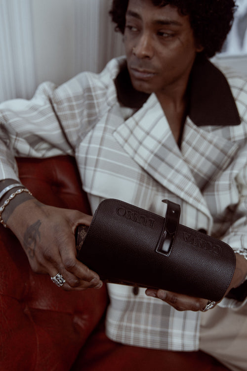 Compact travel watch case in premium leather with secure closure